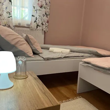 Negy Evszak Vendeghaz Hotel apartamentowy *