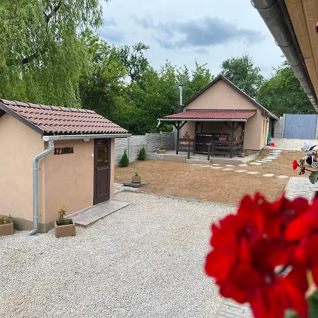 Negy Evszak Vendeghaz Aparthotel