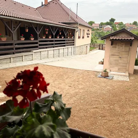 Hotel apartamentowy Negy Evszak Vendeghaz