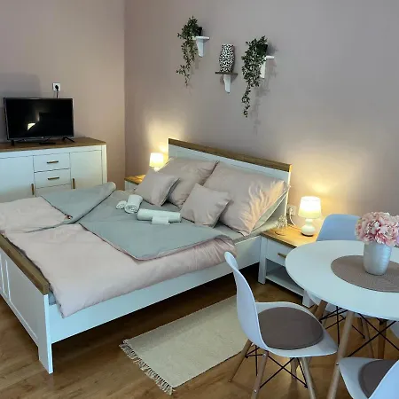 Hotel apartamentowy Negy Evszak Vendeghaz *