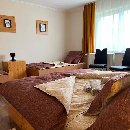 Negy Evszak Vendeghaz Aparthotel