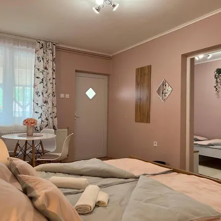Negy Evszak Vendeghaz Aparthotel