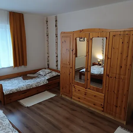 Negy Evszak Vendeghaz Hotel apartamentowy *