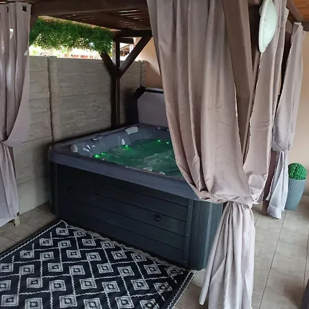 Negy Evszak Vendeghaz Hotel apartamentowy